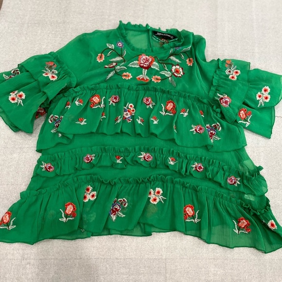 [M] Zara Women Flouncy Green Embroidered Flower Tiered Blouse - Picture 5 of 12